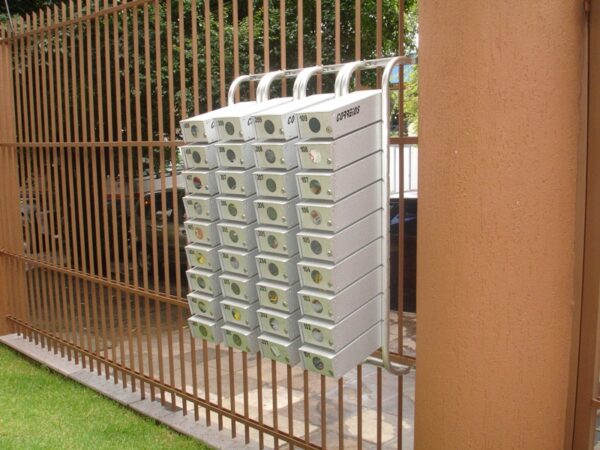 4-foto-MP-4g-caixa-de-correio-para-residencia-em-grade